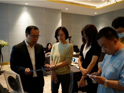 6378250852858300781376414